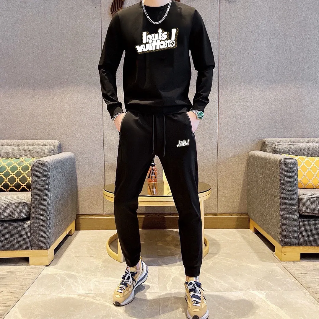 🅿️380 [LV Louis Vuitton] (Fat Man Gospel) hot-selling suit is coming. Focus on the original version of the official website. 2025 new hot-selling sweatshirt suit. The original order is the best. 🇭🇰The meticulous work of top designers is dedicated to a fitting and perfect upper body effect. All-natural high-quality Roman cotton 100%, close-fitting comfort, noble and elegant! Original hardware embodies elegance and nobility! Counter size: M-5XL (maximum wear up to 220 pounds)